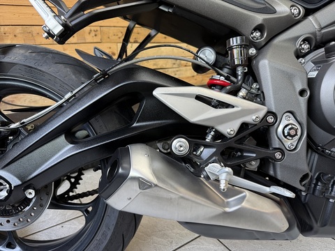 765 R Naked