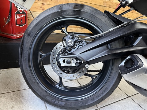 765 R Naked