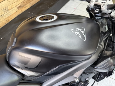 765 R Naked