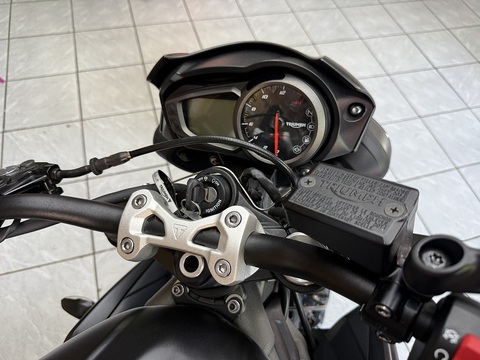 765 R Naked