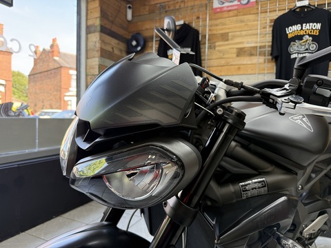 765 R Naked