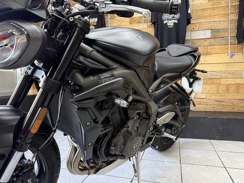 765 R Naked