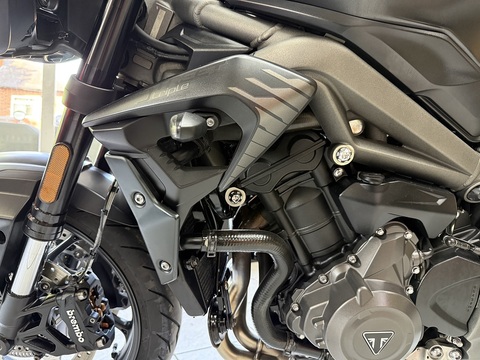 765 R Naked