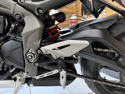 765 R Naked