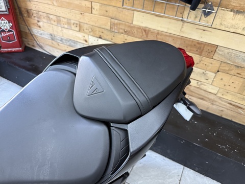 765 R Naked