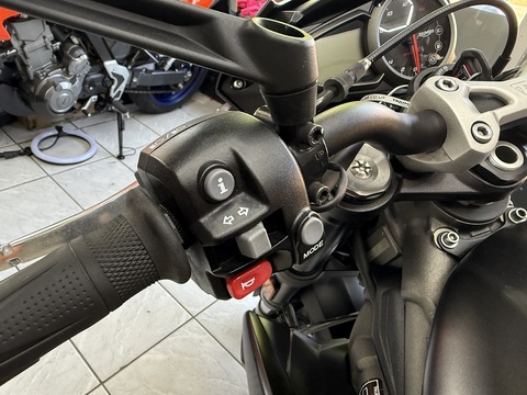 765 R Naked