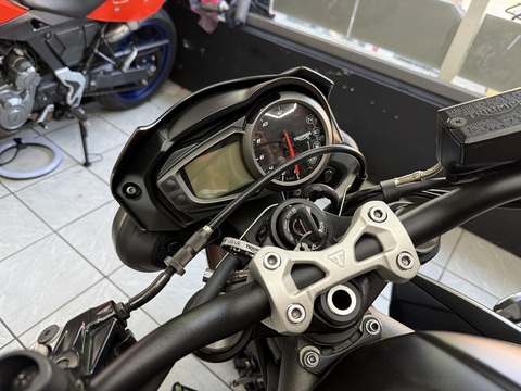 765 R Naked