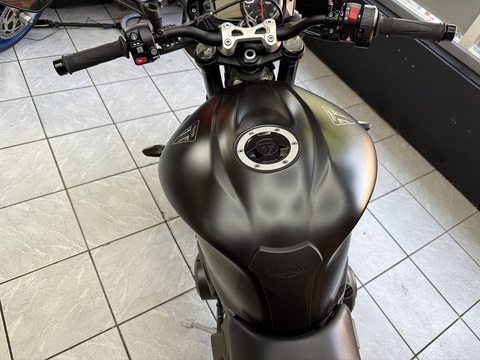 765 R Naked