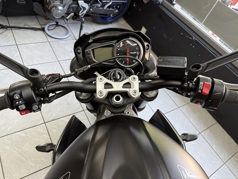 765 R Naked