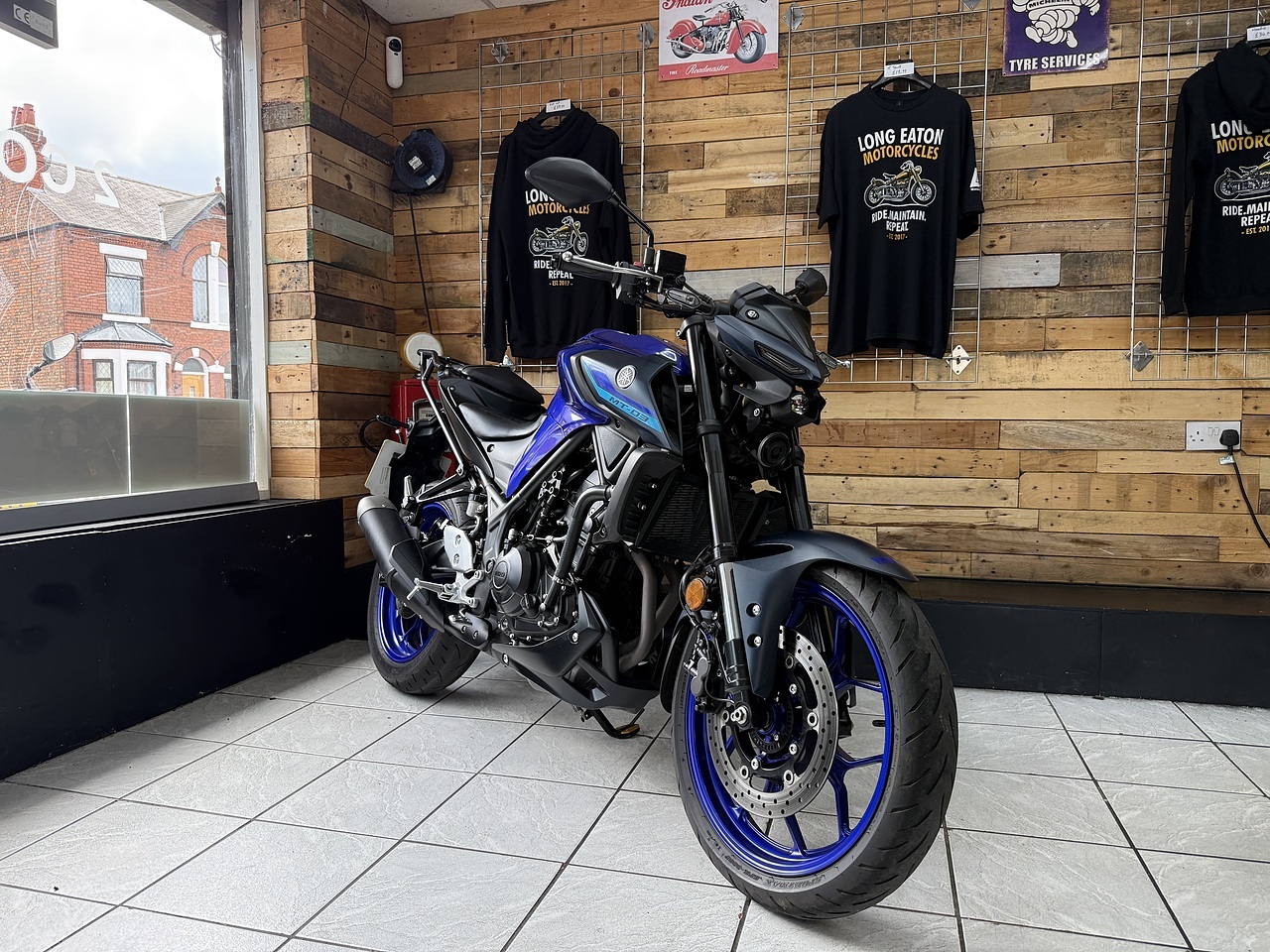 Yamaha 300 ABS Hyper-naked ps)