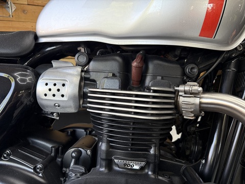900 Roadster/Retro