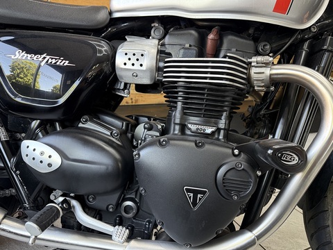 900 Roadster/Retro