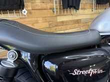 Triumph Street Twin  