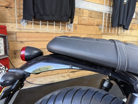 900 Roadster/Retro