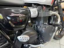 Triumph Street Twin  