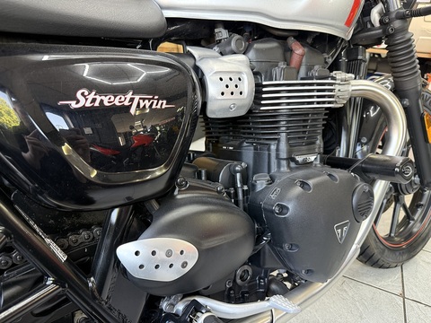 900 Roadster/Retro