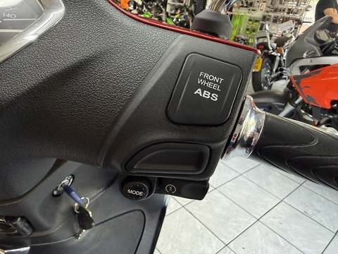 125 Scooter Petrol CVT Euro 5 (11 ps)