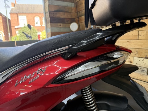 125 Scooter Petrol CVT Euro 5 (11 ps)