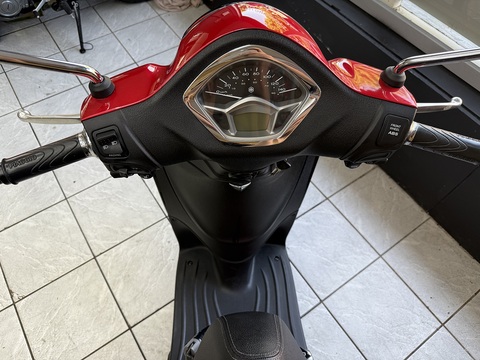 125 Scooter Petrol CVT Euro 5 (11 ps)