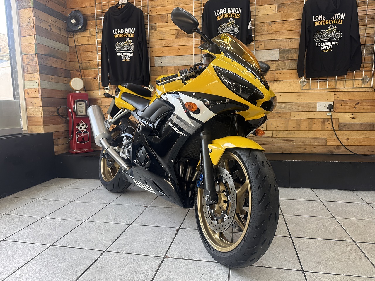Yamaha R6 anniversary