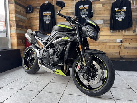 1050 RS Naked Petrol Manual Euro 4 (150 ps)