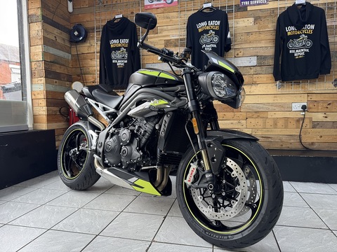 1050 RS Naked Petrol Manual Euro 4 (150 ps)