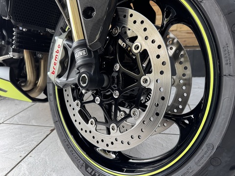 1050 RS Naked Petrol Manual Euro 4 (150 ps)