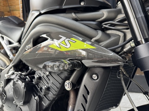 1050 RS Naked Petrol Manual Euro 4 (150 ps)
