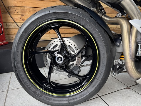 1050 RS Naked Petrol Manual Euro 4 (150 ps)