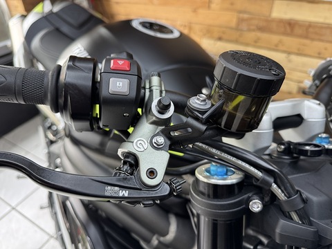 1050 RS Naked Petrol Manual Euro 4 (150 ps)