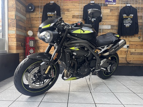 1050 RS Naked Petrol Manual Euro 4 (150 ps)