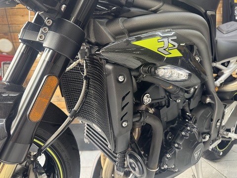 1050 RS Naked Petrol Manual Euro 4 (150 ps)