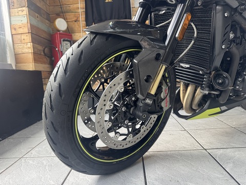 1050 RS Naked Petrol Manual Euro 4 (150 ps)