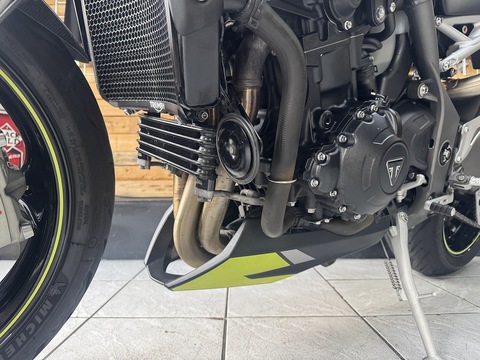 1050 RS Naked Petrol Manual Euro 4 (150 ps)