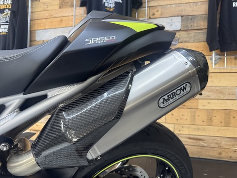 1050 RS Naked Petrol Manual Euro 4 (150 ps)
