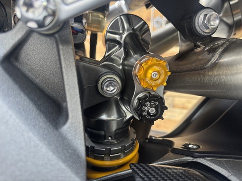 1050 RS Naked Petrol Manual Euro 4 (150 ps)