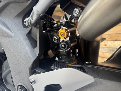 1050 RS Naked Petrol Manual Euro 4 (150 ps)