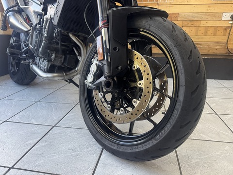 790 Naked Petrol Manual Euro 4 (105 ps)