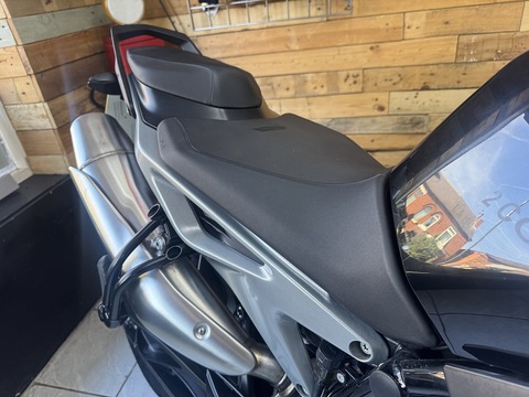 790 Naked Petrol Manual Euro 4 (105 ps)