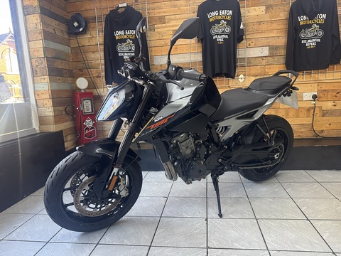 790 Naked Petrol Manual Euro 4 (105 ps)