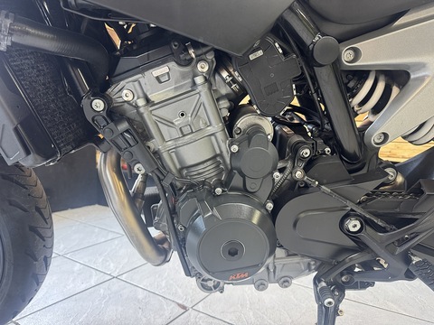 790 Naked Petrol Manual Euro 4 (105 ps)