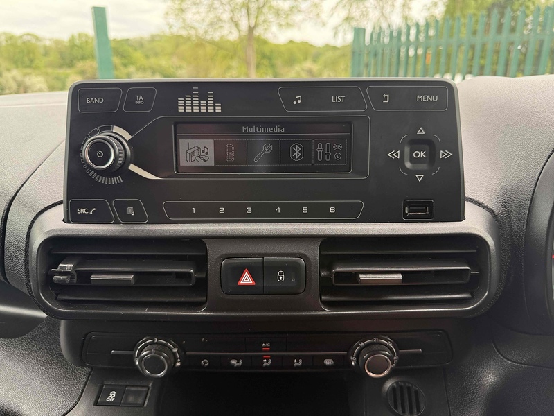 Vauxhall 1.5 Turbo D 2300 Dynamic Panel Van 4dr Diesel Manual L1 H1 Euro 6 (100 ps)