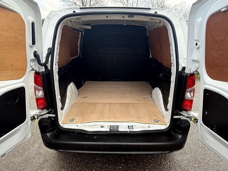 Vauxhall 1.5 Turbo D 2300 Dynamic Panel Van 4dr Diesel Manual L1 H1 Euro 6 (100 ps)