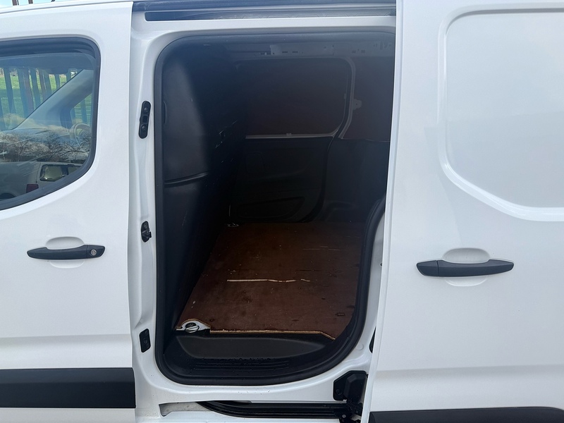 Vauxhall 1.5 Turbo D 2300 Sportive Panel Van 4dr Diesel Manual L2 H1 Euro 6 (s/s) (100 ps)