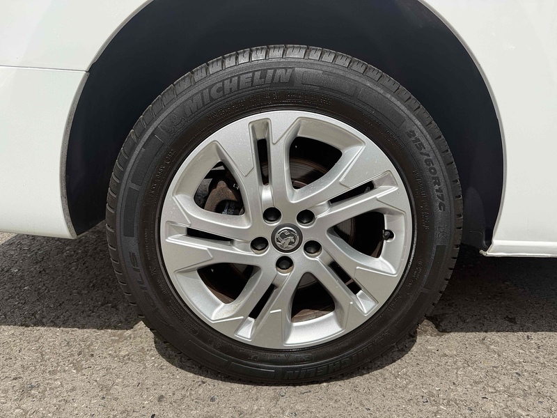 Vauxhall 2.0 Turbo D 3100 Elite Crew Van Double Cab 5dr Diesel Manual L2 H1 Euro 6 (s/s) (145 ps)