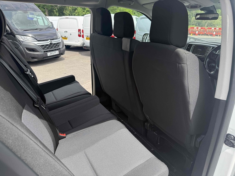 Vauxhall 2.0 Turbo D 3100 Elite Crew Van Double Cab 5dr Diesel Manual L2 H1 Euro 6 (s/s) (145 ps)