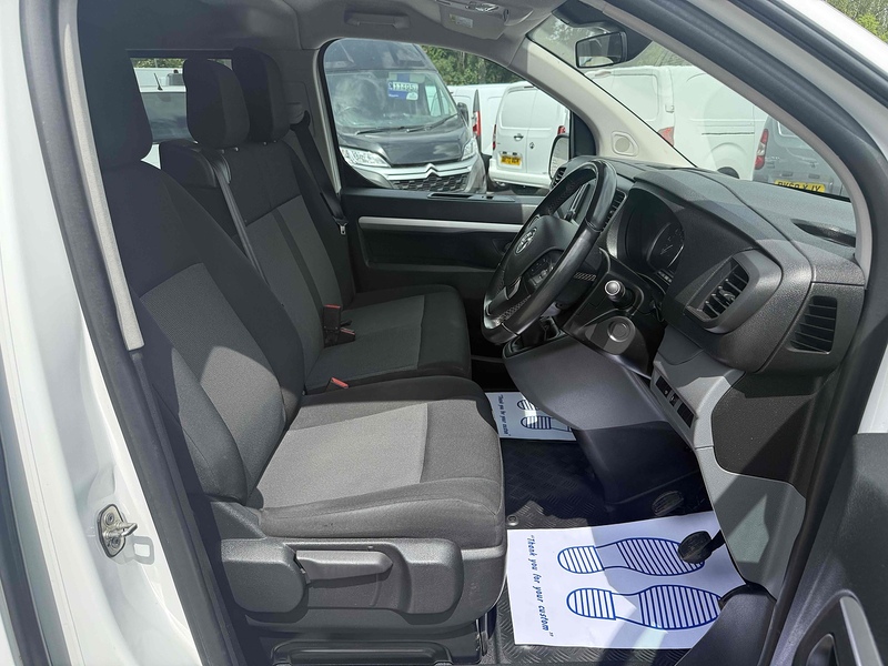 Vauxhall 2.0 Turbo D 3100 Elite Crew Van Double Cab 5dr Diesel Manual L2 H1 Euro 6 (s/s) (145 ps)