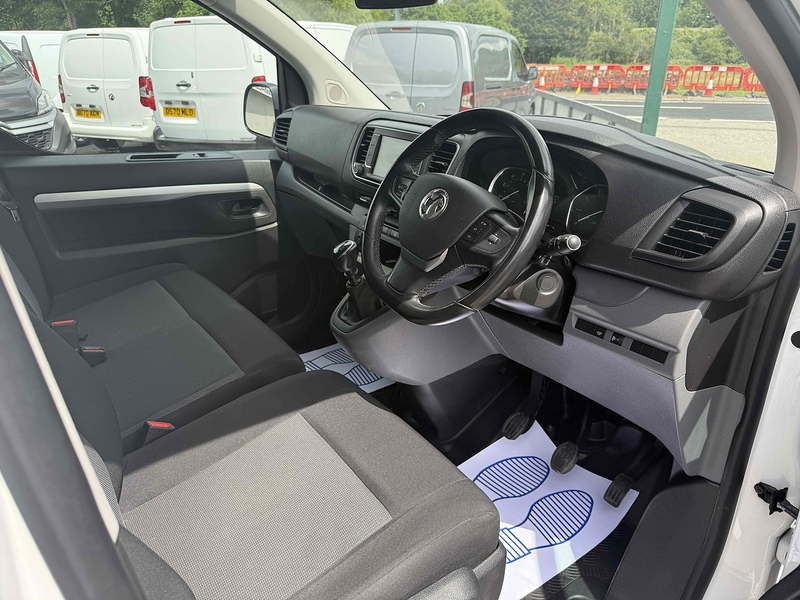 Vauxhall 2.0 Turbo D 3100 Elite Crew Van Double Cab 5dr Diesel Manual L2 H1 Euro 6 (s/s) (145 ps)