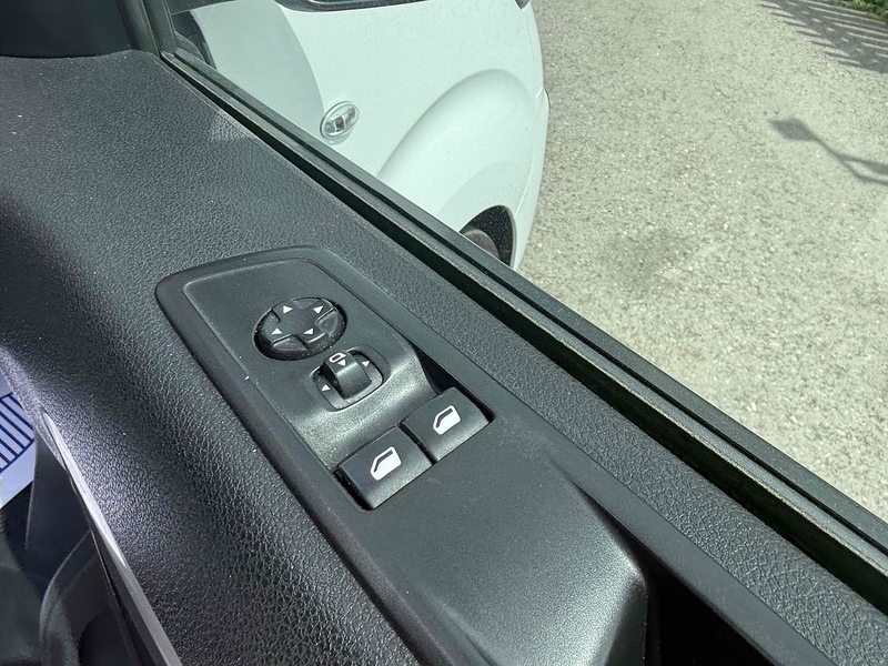 Vauxhall 2.0 Turbo D 3100 Elite Crew Van Double Cab 5dr Diesel Manual L2 H1 Euro 6 (s/s) (145 ps)