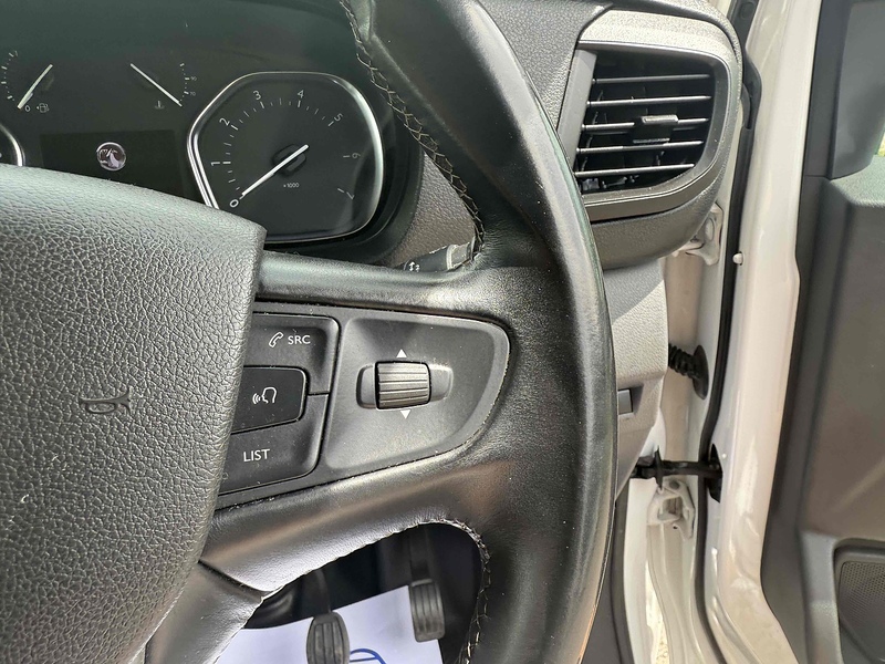 Vauxhall 2.0 Turbo D 3100 Elite Crew Van Double Cab 5dr Diesel Manual L2 H1 Euro 6 (s/s) (145 ps)